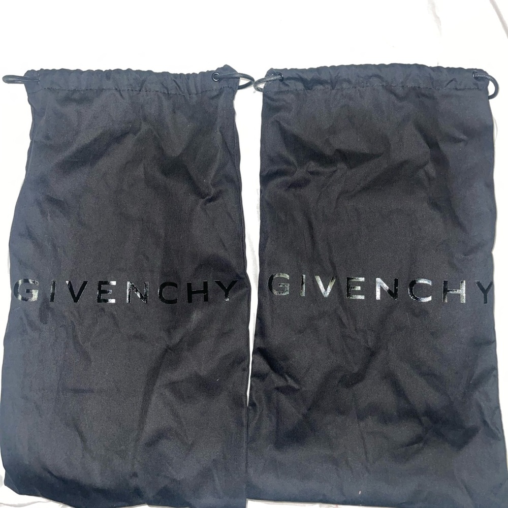 Givenchy - Picture 5 of 7